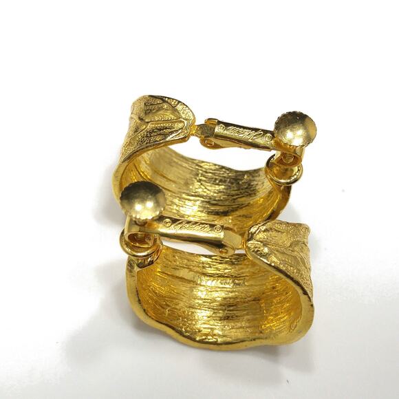 Vintage Goldette Gold Leaf Hoop Earrings 1960s Clip Screw Back Signed - Picture 9 of 10
